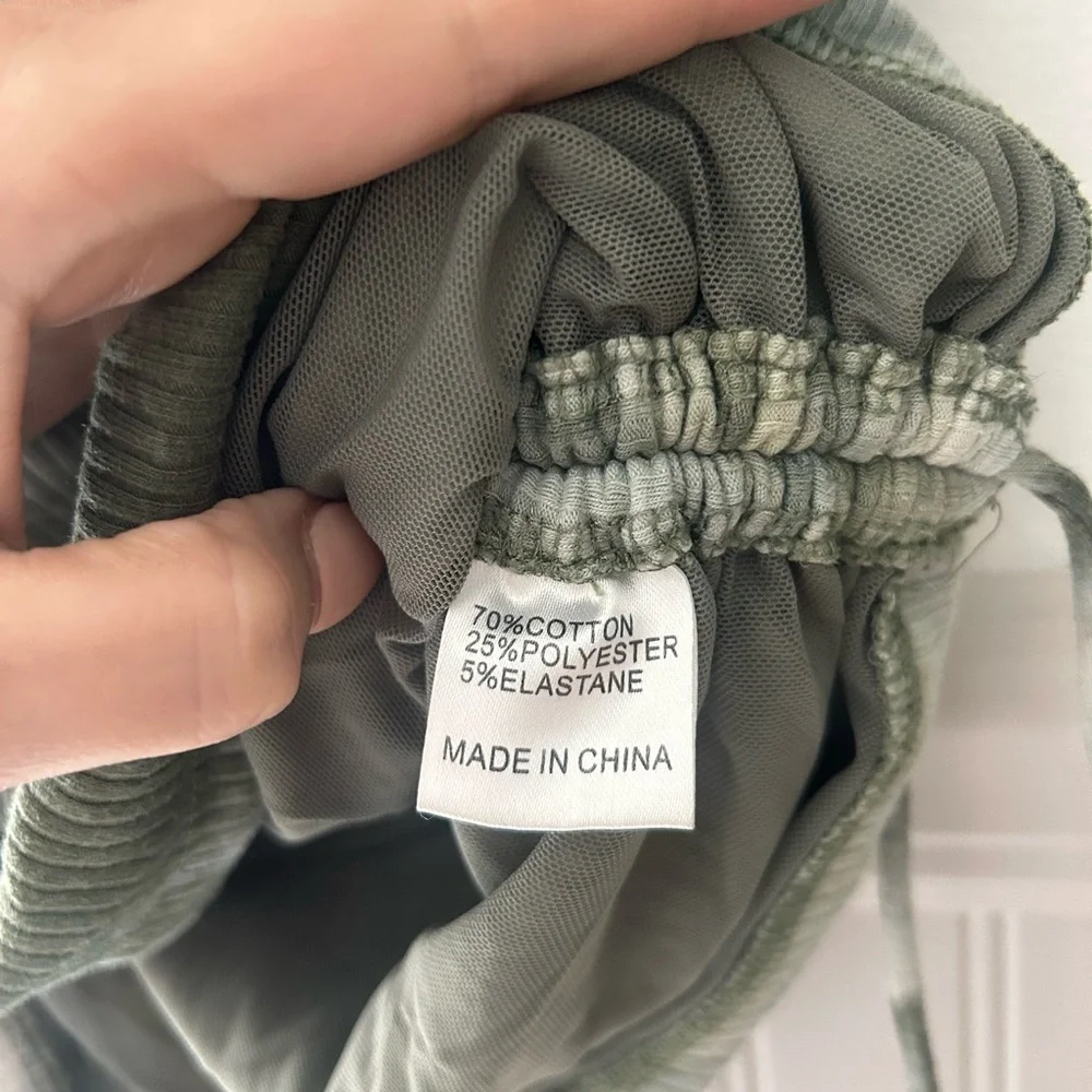 🌿 Princess Polly Size 4 Sage Green Marble Tie-Dye Mini Skirt – Ruched Sides